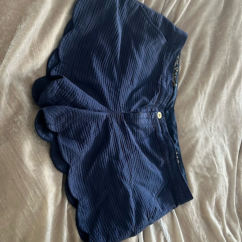 Lilly Pulitzer shorts. Excellent condition, barely worn. Size 14, runs TTS